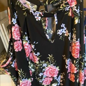 Floral sleeveless shirt.  NWT 4X